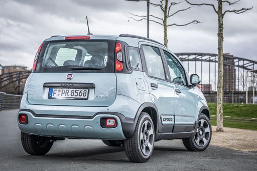 FCA_Germany _FIAT_Panda_&_500_Hybrid_2020_157