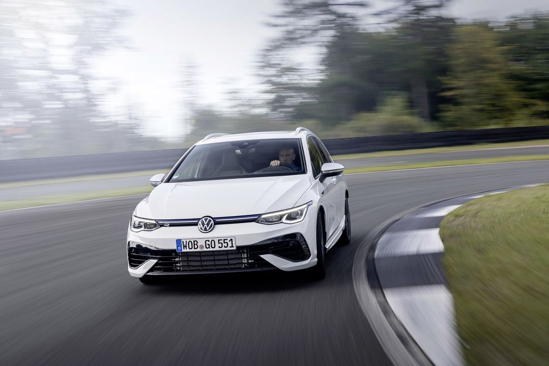 DB2021AU00816_medium