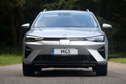 MG5-driving-front-shot-01