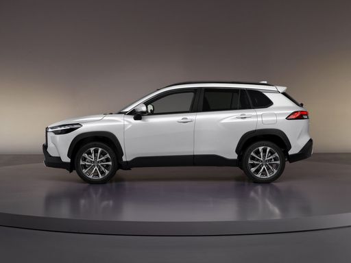 74918-5-corolla-cross-hybrid-web-lr