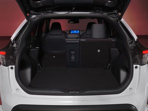 77873-2022yariscrossgrsint008-web-lr