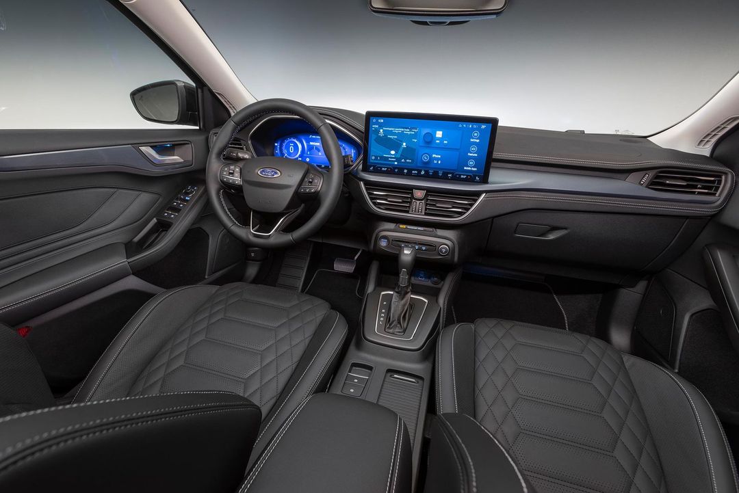 2021_FORD_FOCUS_ACTIVE_INTERIOR_04-LOW