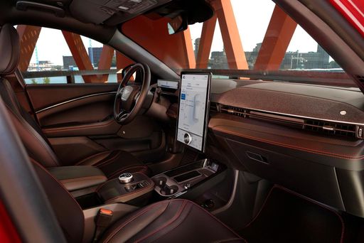 2020_FORD_MACH-E_AWD_09-LOW