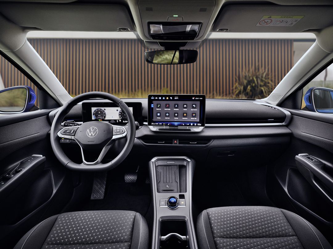 DB2025AU01840_medium