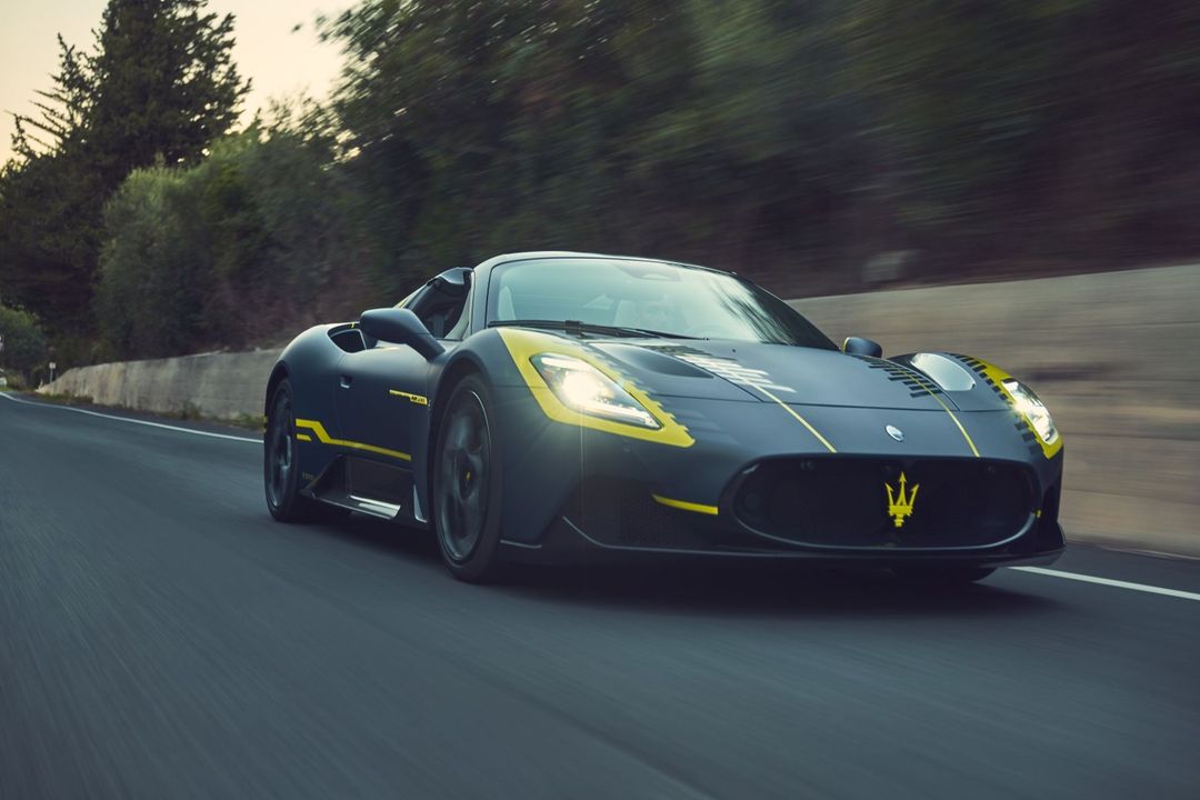 Small-20390-MaseratiMC20CieloNightMatteInteraction