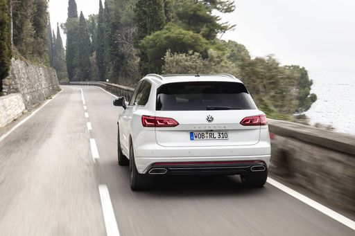 DB2018AU00379_medium