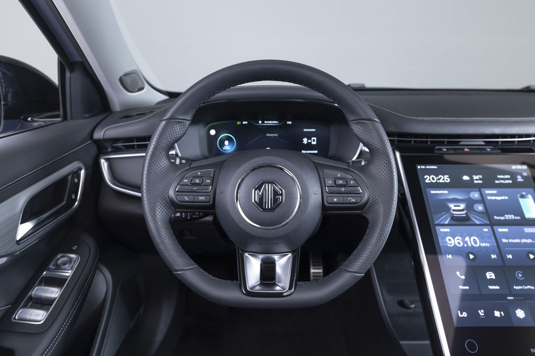 Marvel-R-steering-wheel