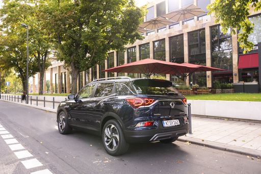 SsangYong_Motors_Deutschland_Korando_seitliche-Heckansicht_1_300dpi