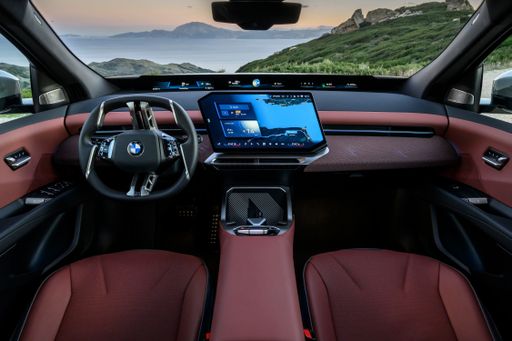 P90626665_lowRes_the-new-bmw-ix3-50-x