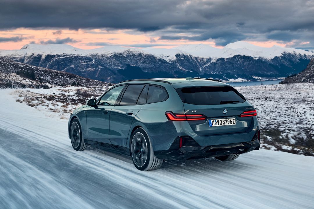 P90537309_highRes_the-new-bmw-i5-edriv