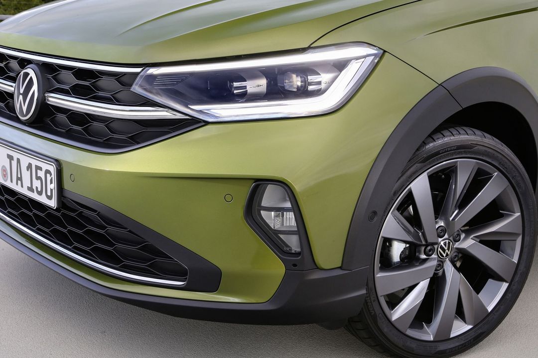 DB2021AU01011_medium