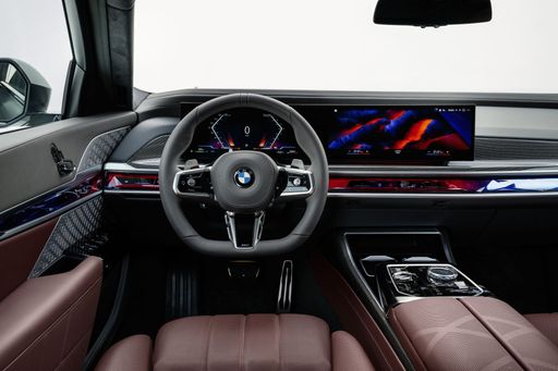 P90458213_highRes_the-new-bmw-760i-xdr