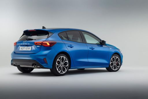 2021_FORD_FOCUS_ST-LINE_02-LOW