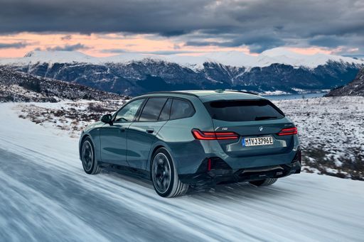 P90537309_highRes_the-new-bmw-i5-edriv