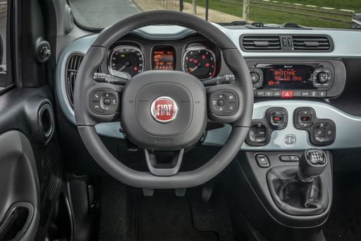 FCA_Germany _FIAT_Panda_&_500_Hybrid_2020_049