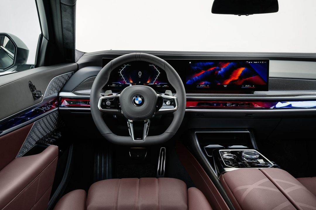 P90458213_highRes_the-new-bmw-760i-xdr