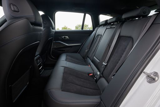 P90479506_highRes_the-new-bmw-3-series