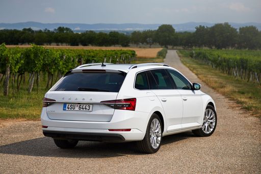 SKODA SUPERB COMBI Statisch_115527