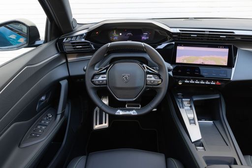 PEUGEOT_408_TESTDRIVE_2211TC032