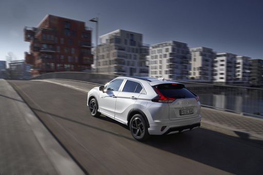 Mitsubishi Eclipse Cross Plug in Hybrid 42_low